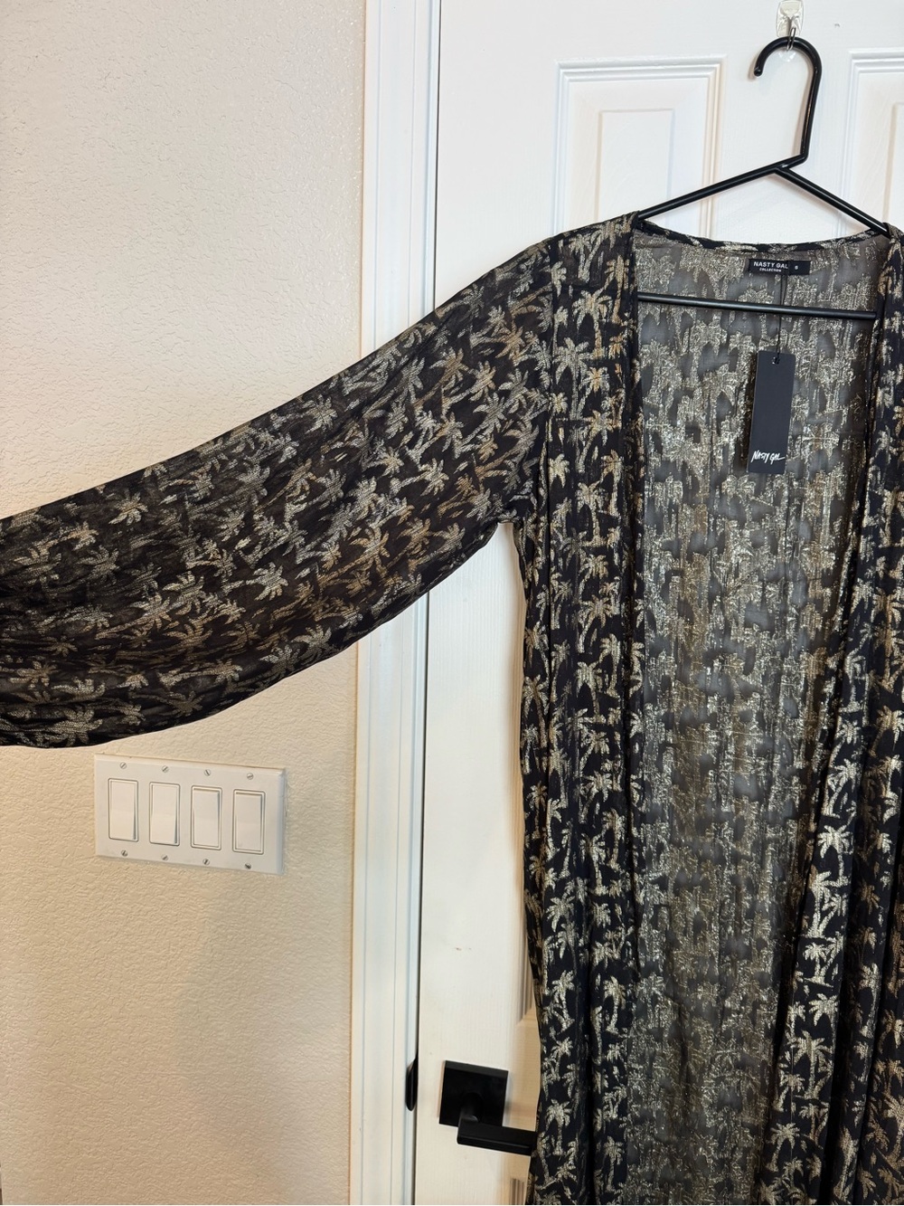 Nasty Gal Black and Gold Sheer Metallic Palm Duster - Picture 3 of 5